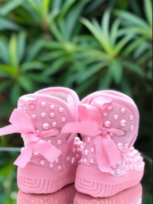 Baby Girl Snowboots Decorated With Pink Pearls